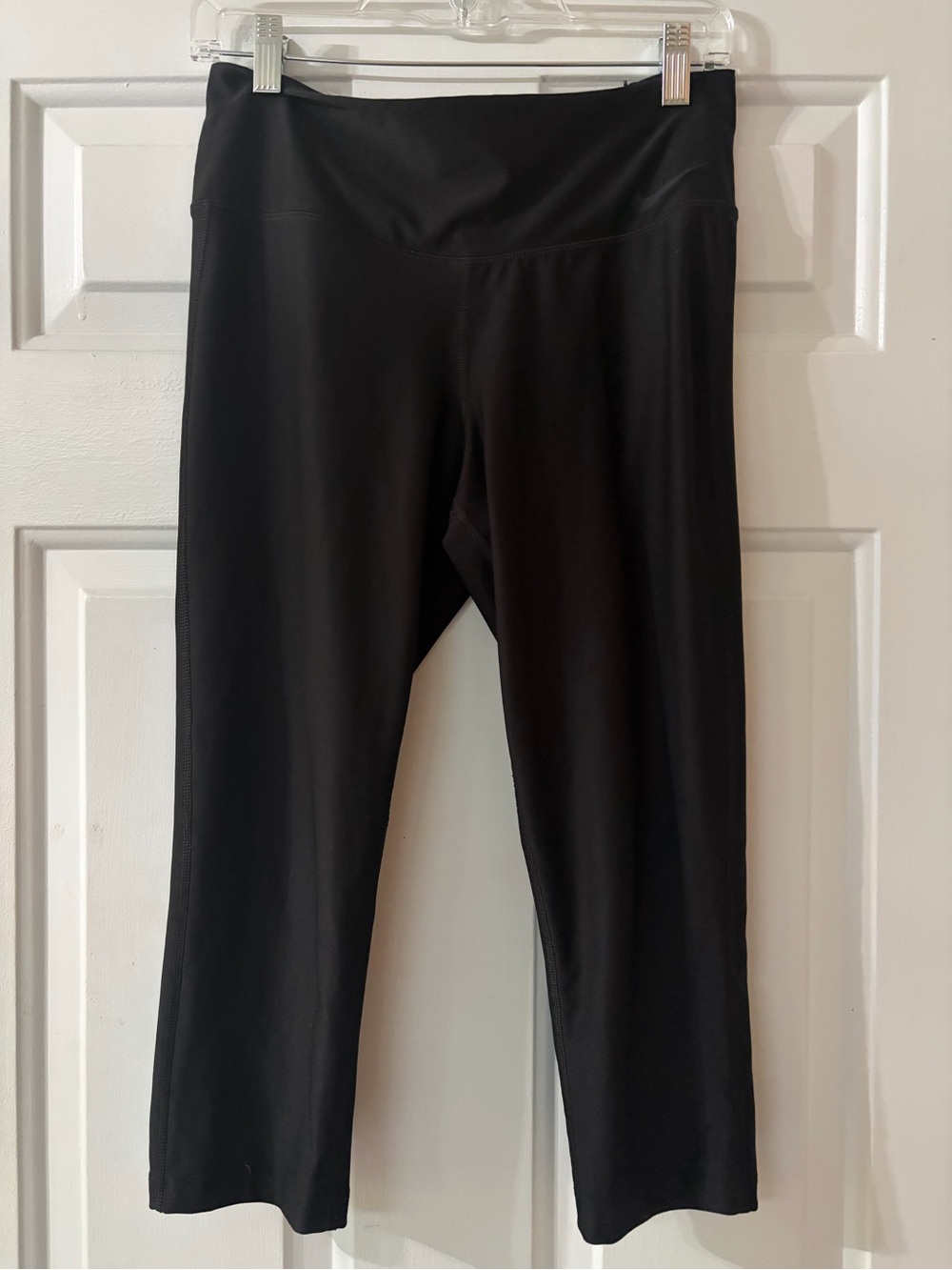Nike Dri Fit Black Crop Leggings. Size medium.